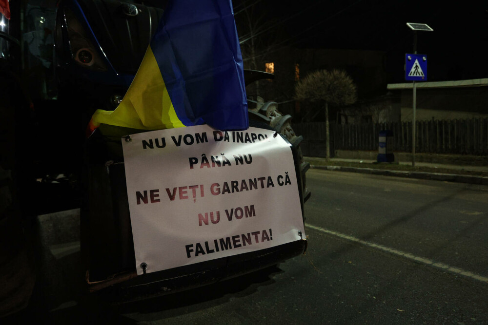 Protestul fermierilor a încins spiritele la intrarea în Capitală. Coloana de utilaje agricole, oprită de blocada Poliției - Imaginea 4