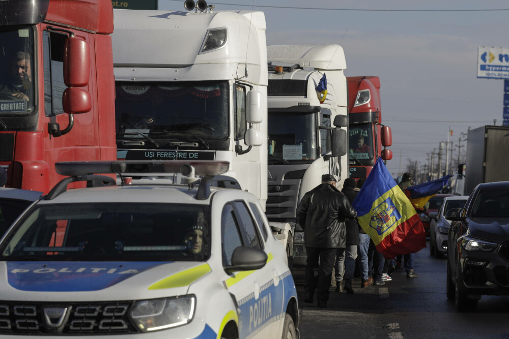 A patra zi de protest al transportatorilor şi fermierilor. Coloane de camioane și tractoare la marginea Bucureștiului - Imaginea 3