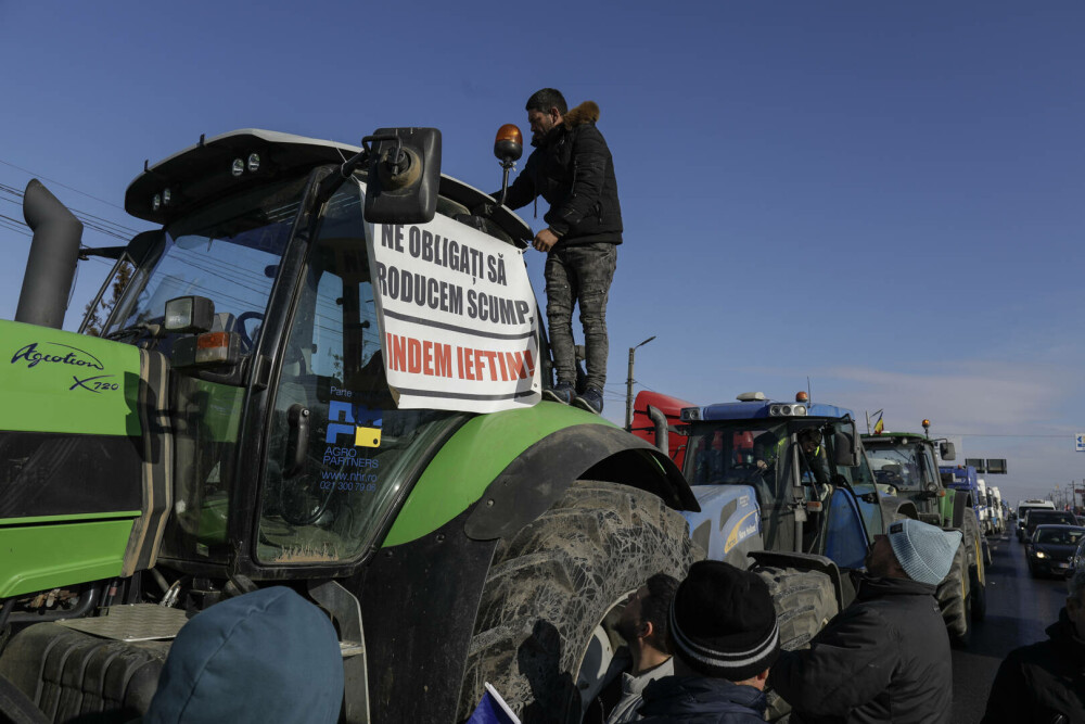 A patra zi de protest al transportatorilor şi fermierilor. Coloane de camioane și tractoare la marginea Bucureștiului - Imaginea 6