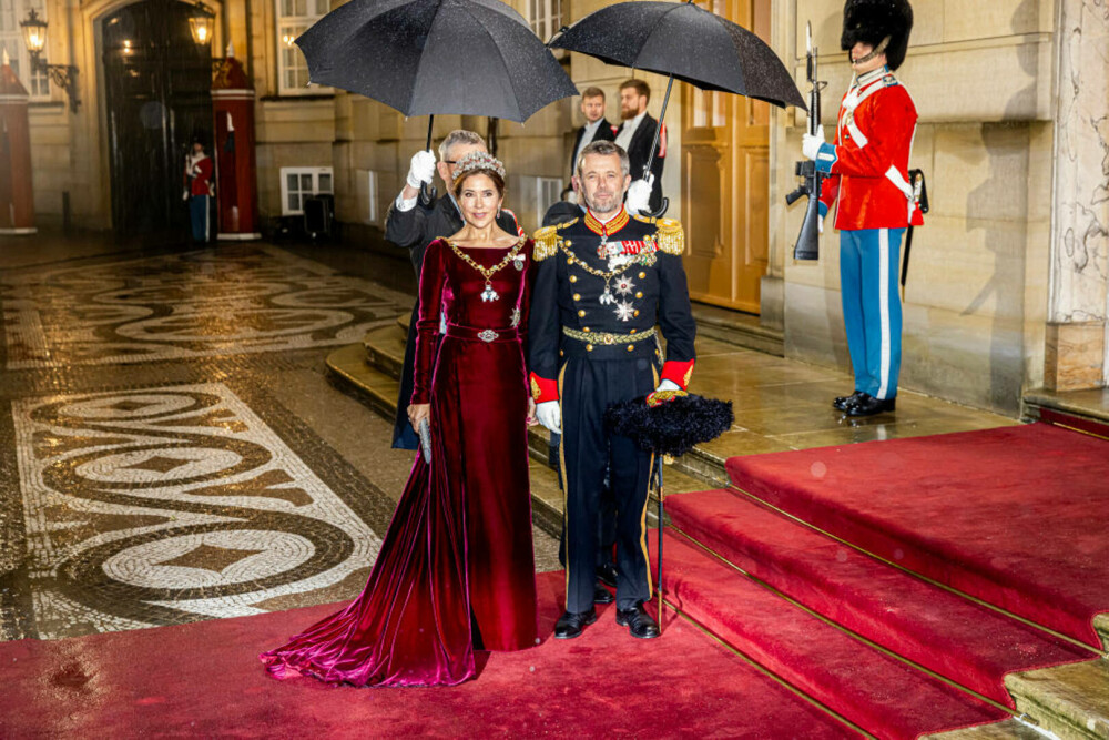Sărutul regilor danezi, în lumina criticilor. Zvonurile de infidelitate din familie umbresc relația regelui Frederik | FOTO - Imaginea 6