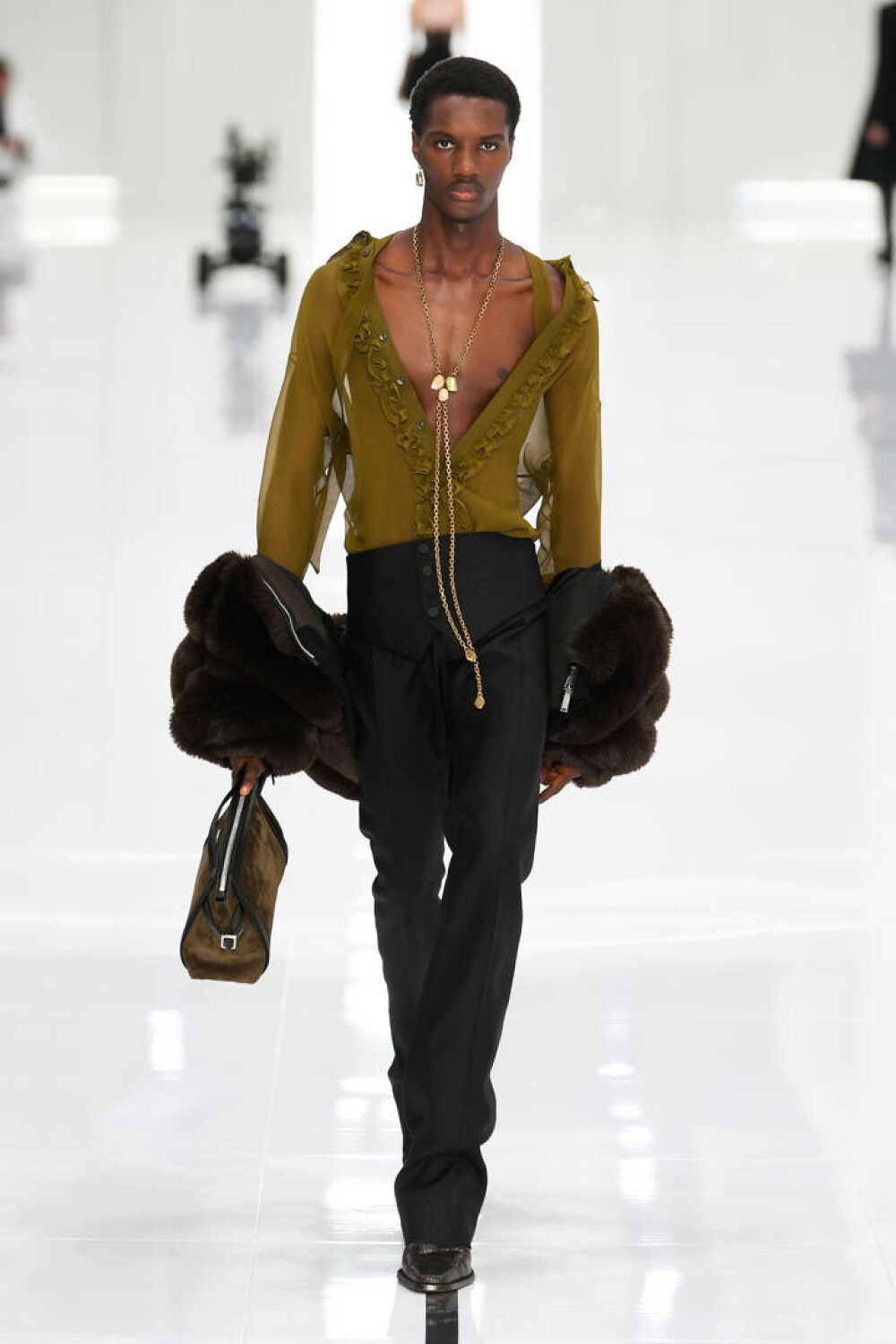 Săptămâna Modei de la Milano: Cum arată bărbatul anului 2024, în viziunea Dolce & Gabbana | GALERIE FOTO - Imaginea 15