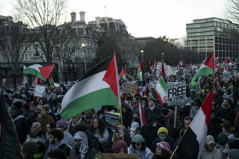 Manifestație pro-palestiniană la Washington. Protestatarii au cerut încetarea focului. „Administraţia Biden a dezamăgit” - Imaginea 7