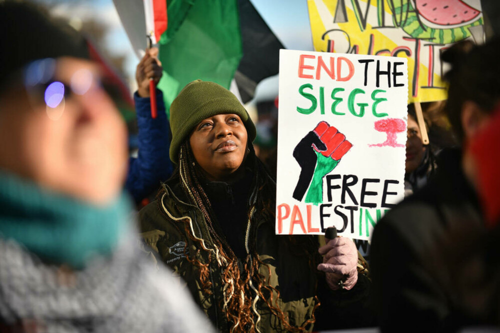 Manifestație pro-palestiniană la Washington. Protestatarii au cerut încetarea focului. „Administraţia Biden a dezamăgit” - Imaginea 10