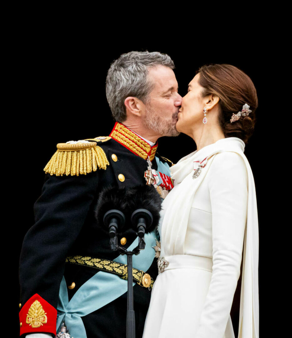 Sărutul regilor danezi, în lumina criticilor. Zvonurile de infidelitate din familie umbresc relația regelui Frederik | FOTO - Imaginea 2