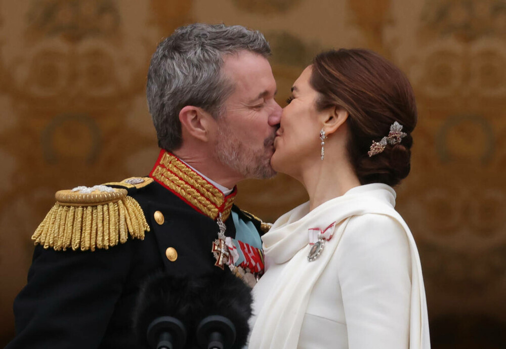 Sărutul regilor danezi, în lumina criticilor. Zvonurile de infidelitate din familie umbresc relația regelui Frederik | FOTO - Imaginea 8