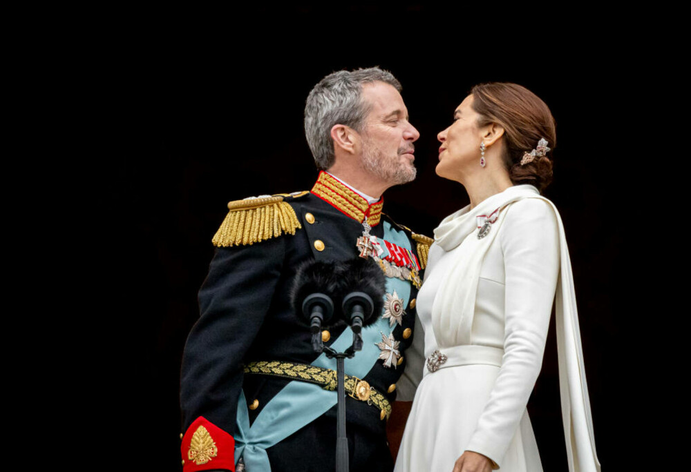 Sărutul regilor danezi, în lumina criticilor. Zvonurile de infidelitate din familie umbresc relația regelui Frederik | FOTO - Imaginea 18