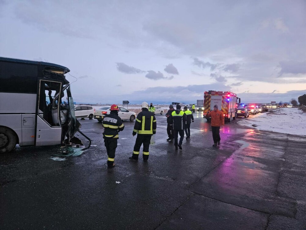 Două autobuze s-au ciocnit în Brașov. Aproape 40 de muncitori se aflau într-unul dintre vehicule. Sunt șase răniți - Imaginea 3