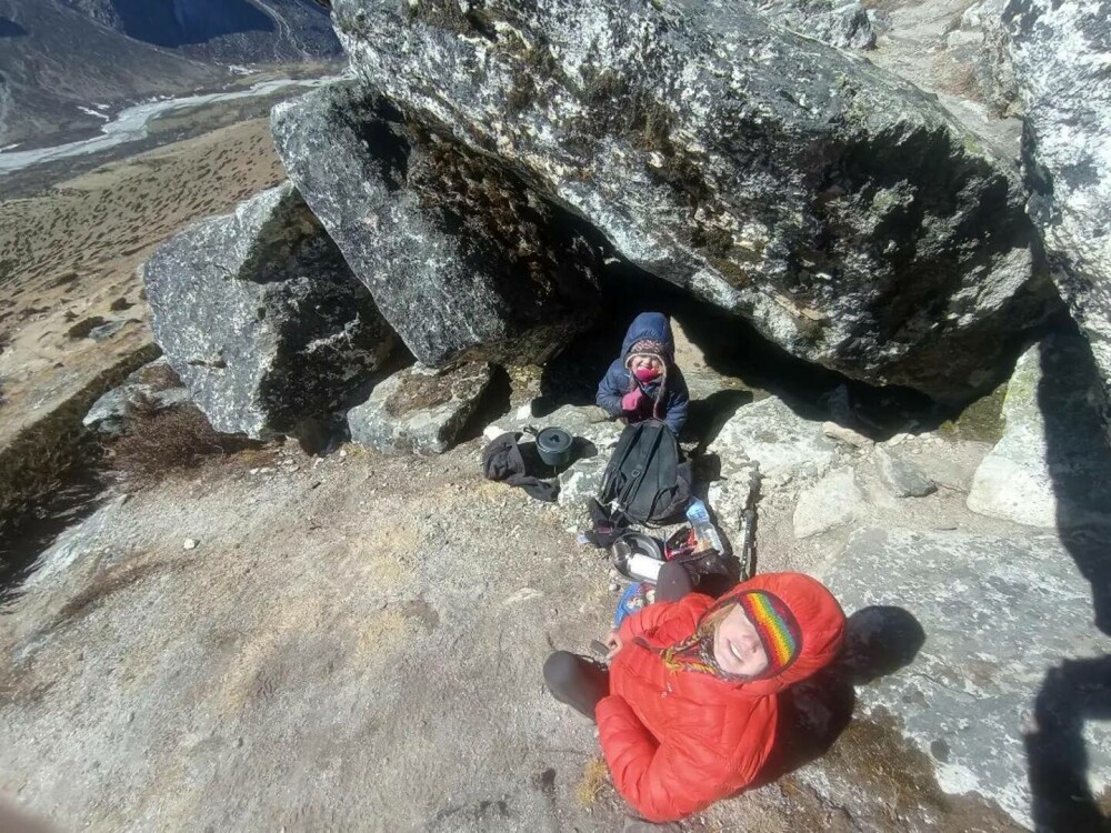 O fetiță de 4 ani a devenit cea mai tânără persoană din istorie care a urcat până la tabăra de bază de pe Everest. FOTO - Imaginea 5