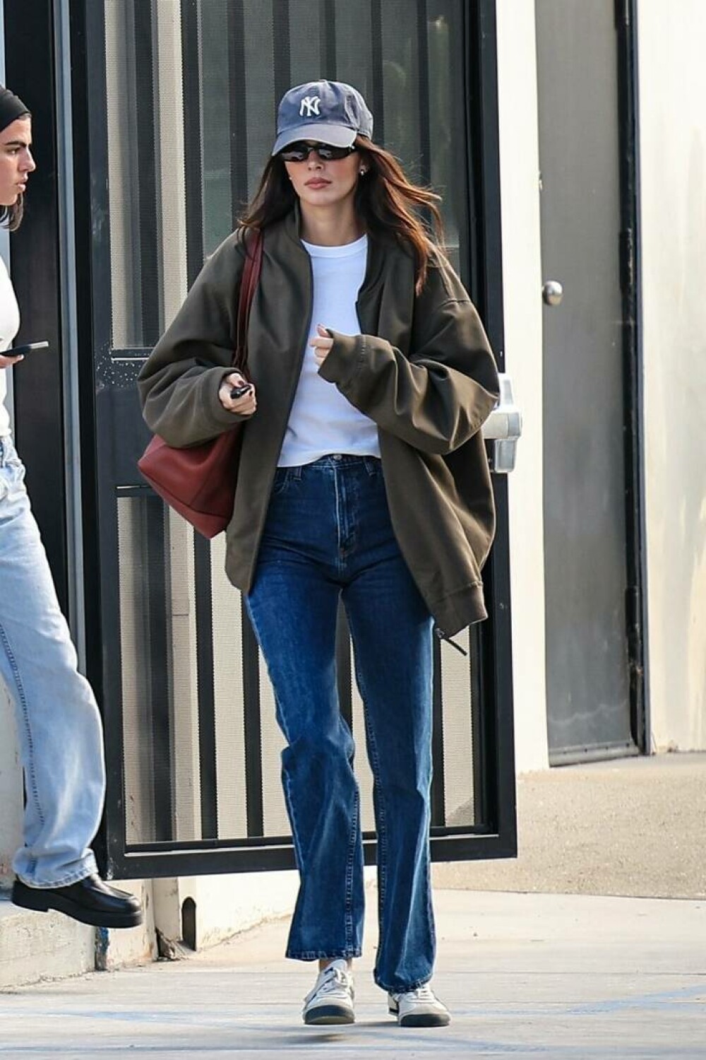 Kendall Jenner, surprinsă de paparazzi în Los Angeles. Cum a fost pozată în timp ce mergea la cumpărături. GALERIE FOTO - Imaginea 1