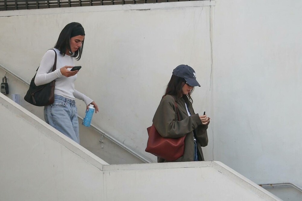Kendall Jenner, surprinsă de paparazzi în Los Angeles. Cum a fost pozată în timp ce mergea la cumpărături. GALERIE FOTO - Imaginea 4