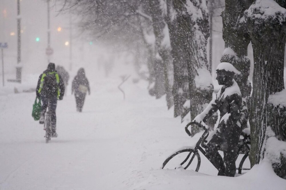 Gerul și ninsorile abundente paralizează transporturile în mai multe regiuni din Europa. Zonele afectate de vremea rea | FOTO - Imaginea 5