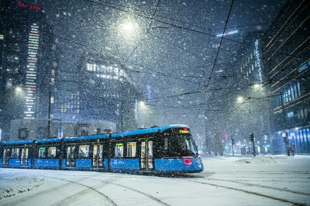 Gerul și ninsorile abundente paralizează transporturile în mai multe regiuni din Europa. Zonele afectate de vremea rea | FOTO - Imaginea 6