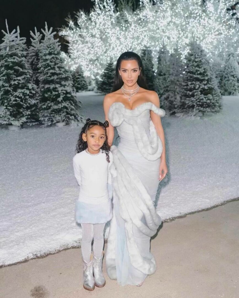 Chicago West seamănă leit cu mama ei. Poza postată de Kim Kardashian care i-a impresionat pe fani. GALERIE FOTO - Imaginea 4