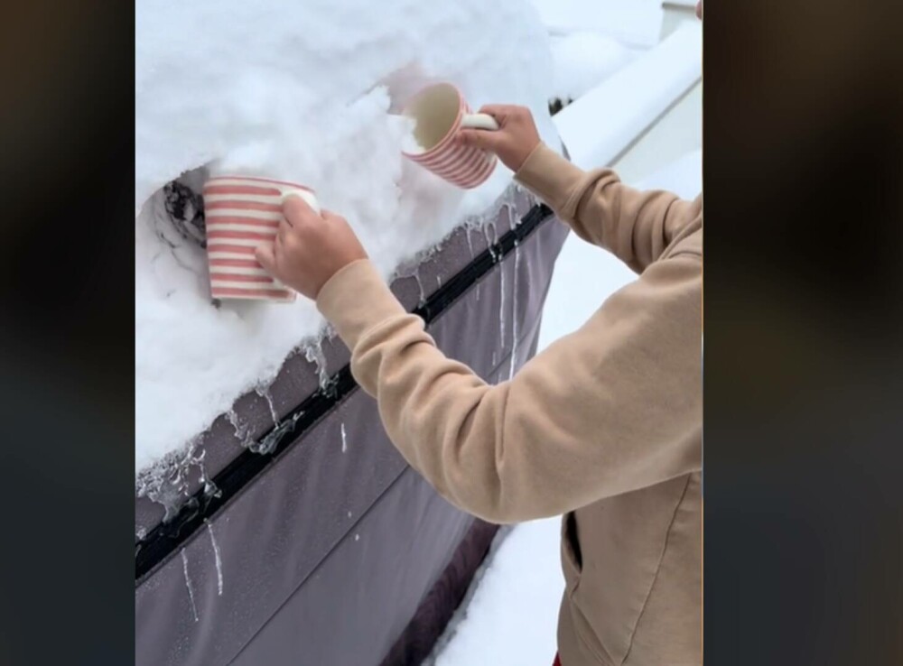 „Zăpada este murdară”. Reese Witherspoon a mâncat zăpadă din curtea sa, peste care a pus sirop - Imaginea 3
