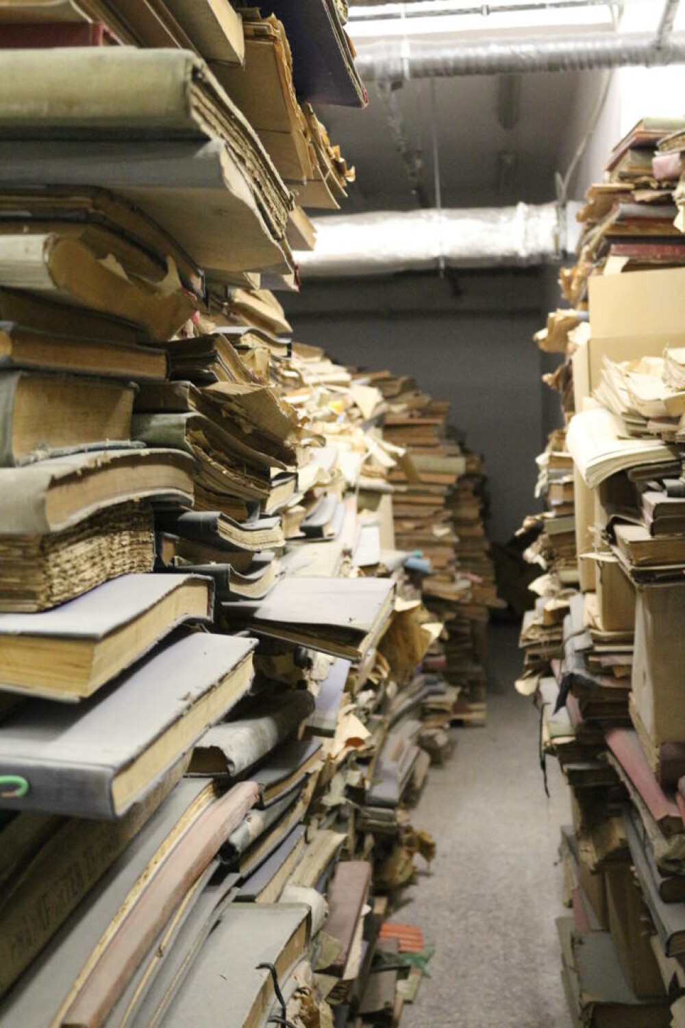 900.000 de lei pentru salvarea unor documente din Biblioteca Națională a României. Situația, sesizată de ”România, te iubesc” - Imaginea 4