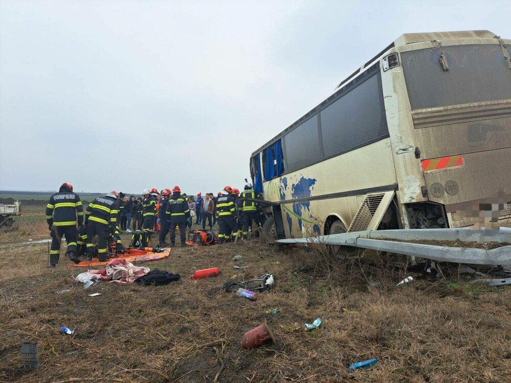 Accident între un TIR şi un autobuz, în Timiș. Sunt 11 victime, s-a activat Planul Roșu de Intervenție. VIDEO - Imaginea 3