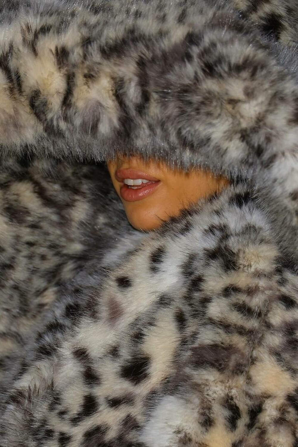 Bianca Censori, din nou în centrul atenției. Soția lui Kanye West a purtat o ținută din blană extravagantă. GALERIE FOTO - Imaginea 5