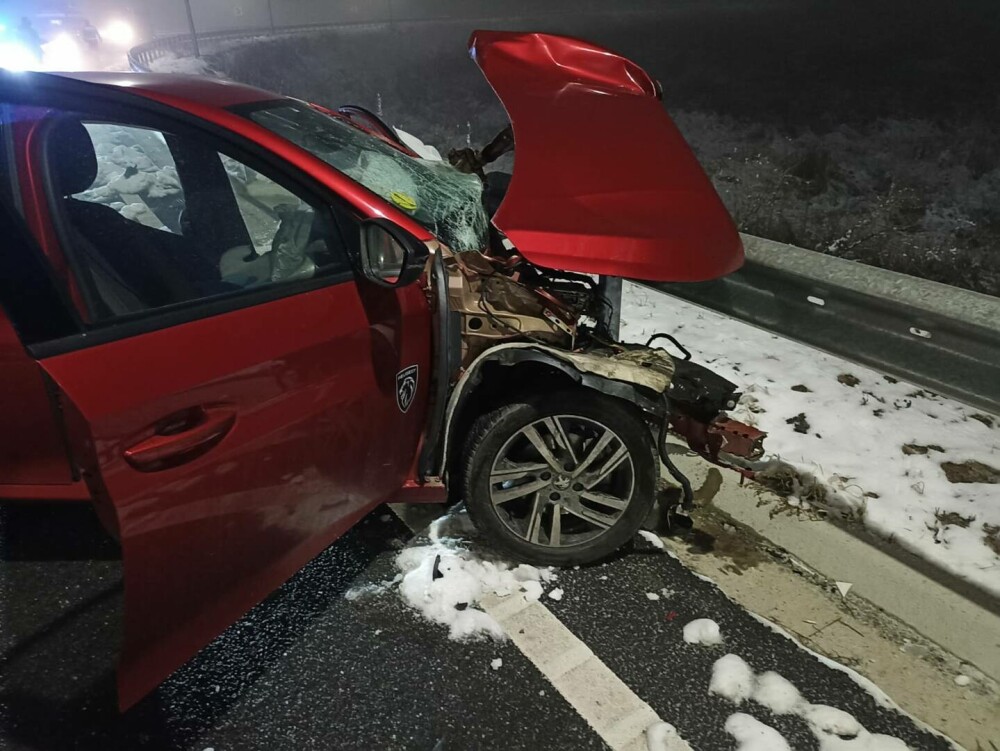 Un șofer începător și-a făcut praf mașina pe Drumul Expres Craiova-Piteşti. Acul vitezometrului s-a oprit la 183 de km/h - Imaginea 7