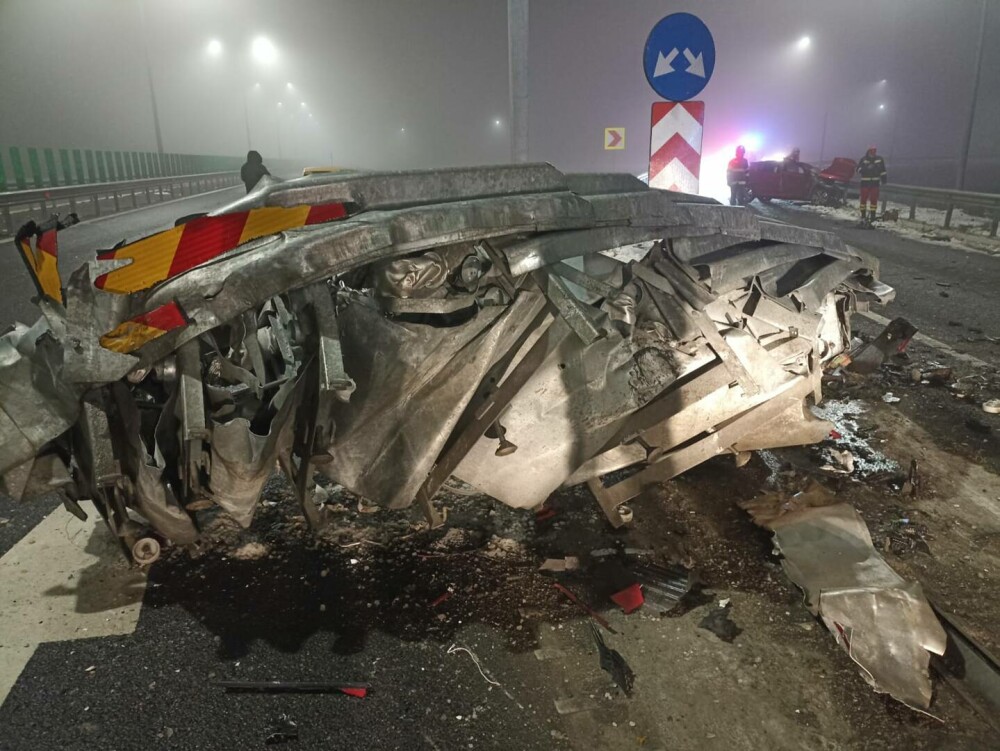 Un șofer începător și-a făcut praf mașina pe Drumul Expres Craiova-Piteşti. Acul vitezometrului s-a oprit la 183 de km/h - Imaginea 8