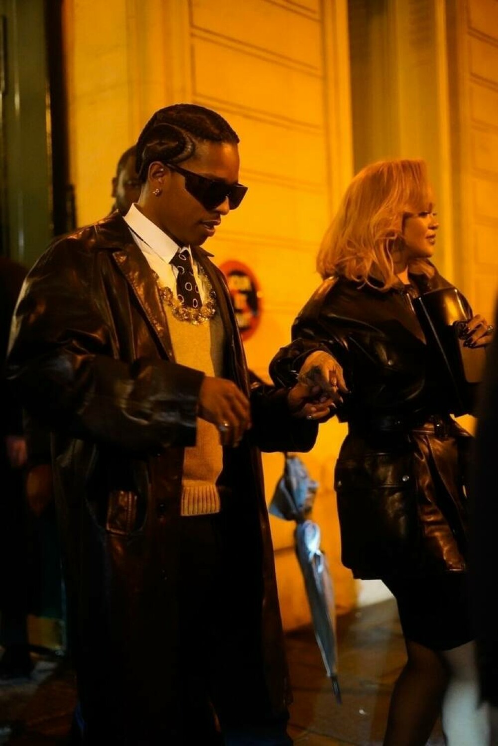Rihanna și ASAP Rocky, mai îndrăgostiți ca niciodată. Cum au fost surprinși pe străzile din Paris. GALERIE FOTO - Imaginea 1