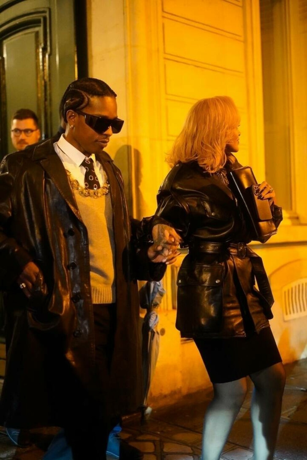 Rihanna și ASAP Rocky, mai îndrăgostiți ca niciodată. Cum au fost surprinși pe străzile din Paris. GALERIE FOTO - Imaginea 5