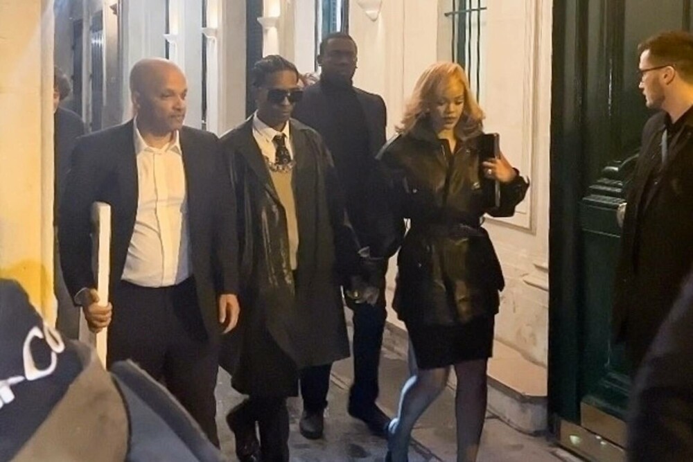 Rihanna și ASAP Rocky, mai îndrăgostiți ca niciodată. Cum au fost surprinși pe străzile din Paris. GALERIE FOTO - Imaginea 7