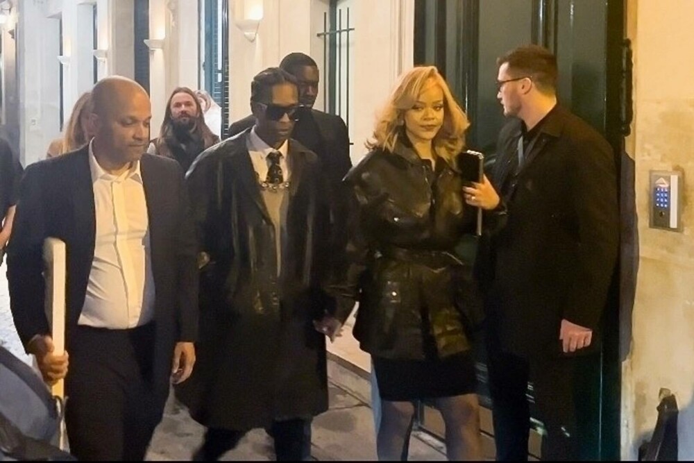 Rihanna și ASAP Rocky, mai îndrăgostiți ca niciodată. Cum au fost surprinși pe străzile din Paris. GALERIE FOTO - Imaginea 8