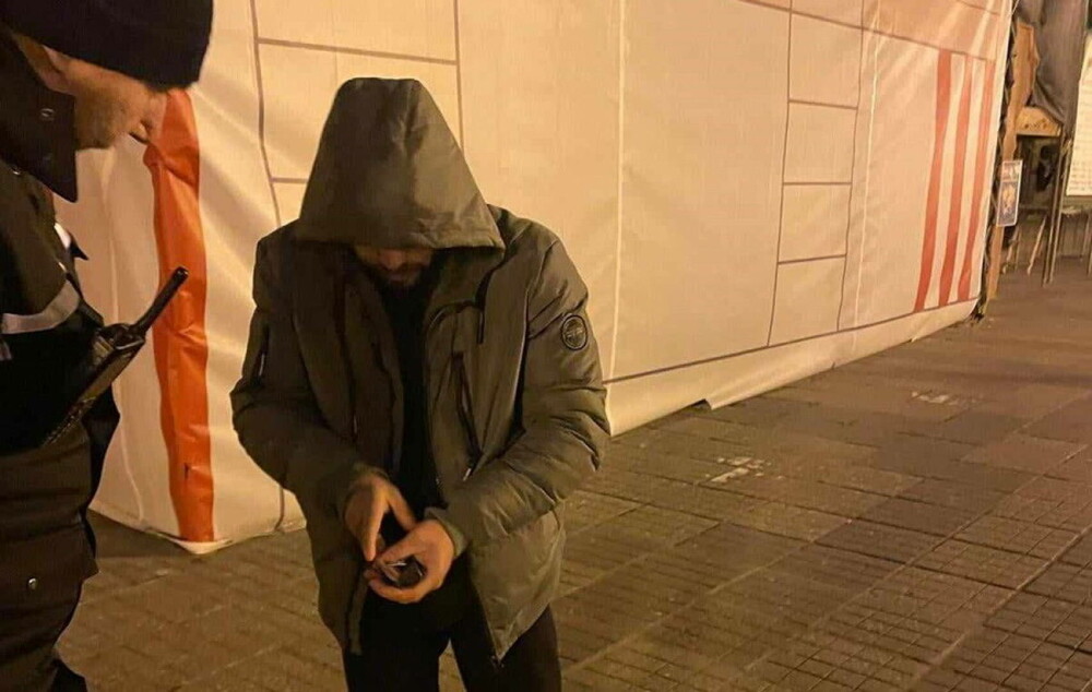 Cine era de fapt un bărbat care dormea pe stradă, în Timișoara. Surpriză după ce polițiștii l-au verificat în baza de date - Imaginea 1