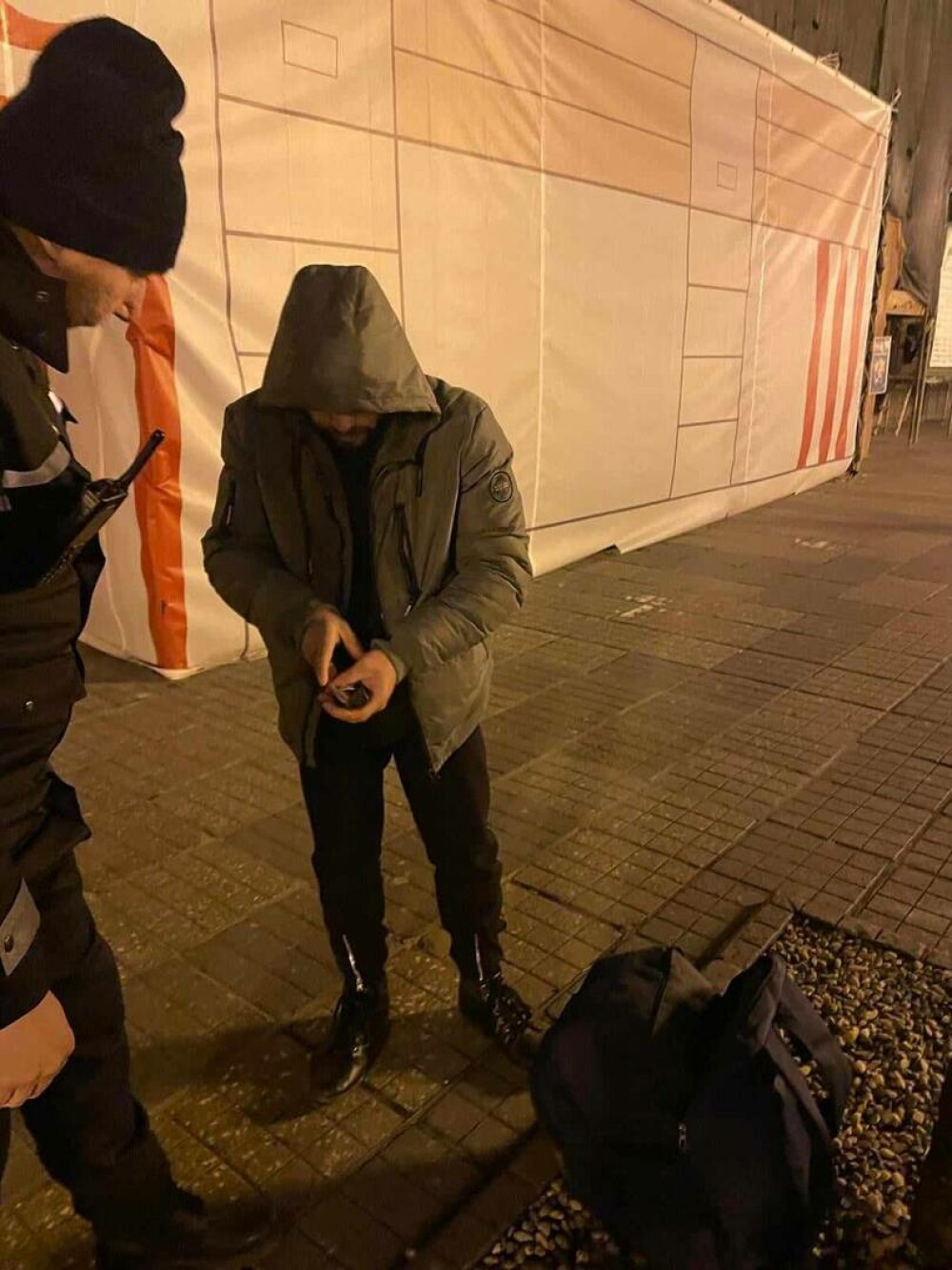 Cine era de fapt un bărbat care dormea pe stradă, în Timișoara. Surpriză după ce polițiștii l-au verificat în baza de date - Imaginea 2