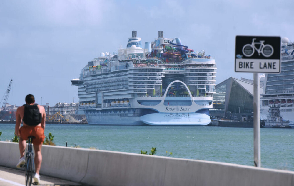 Cum arată cea mai mare navă de croazieră din lume. Botezul vasului a fost făcut de Messi | FOTO&VIDEO - Imaginea 17