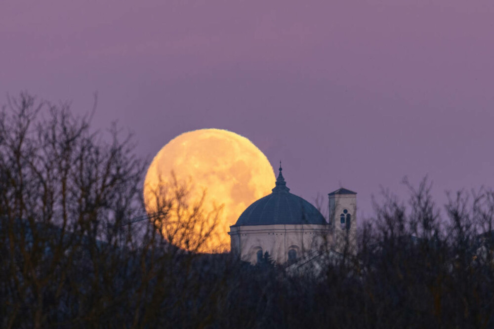 Luna magică a Lupului. Care este semnificația spirituală a acestei perioade din an. Zodiile care vor avea parte de schimbări - Imaginea 3