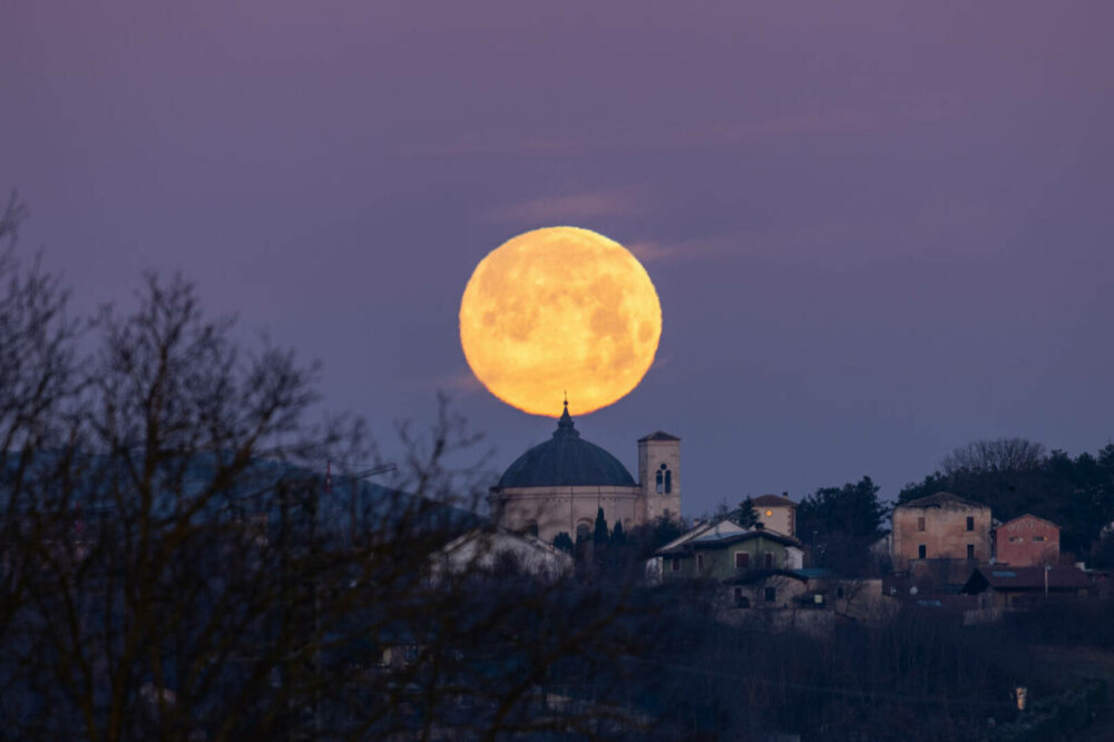 Luna magică a Lupului. Care este semnificația spirituală a acestei perioade din an. Zodiile care vor avea parte de schimbări - Imaginea 10