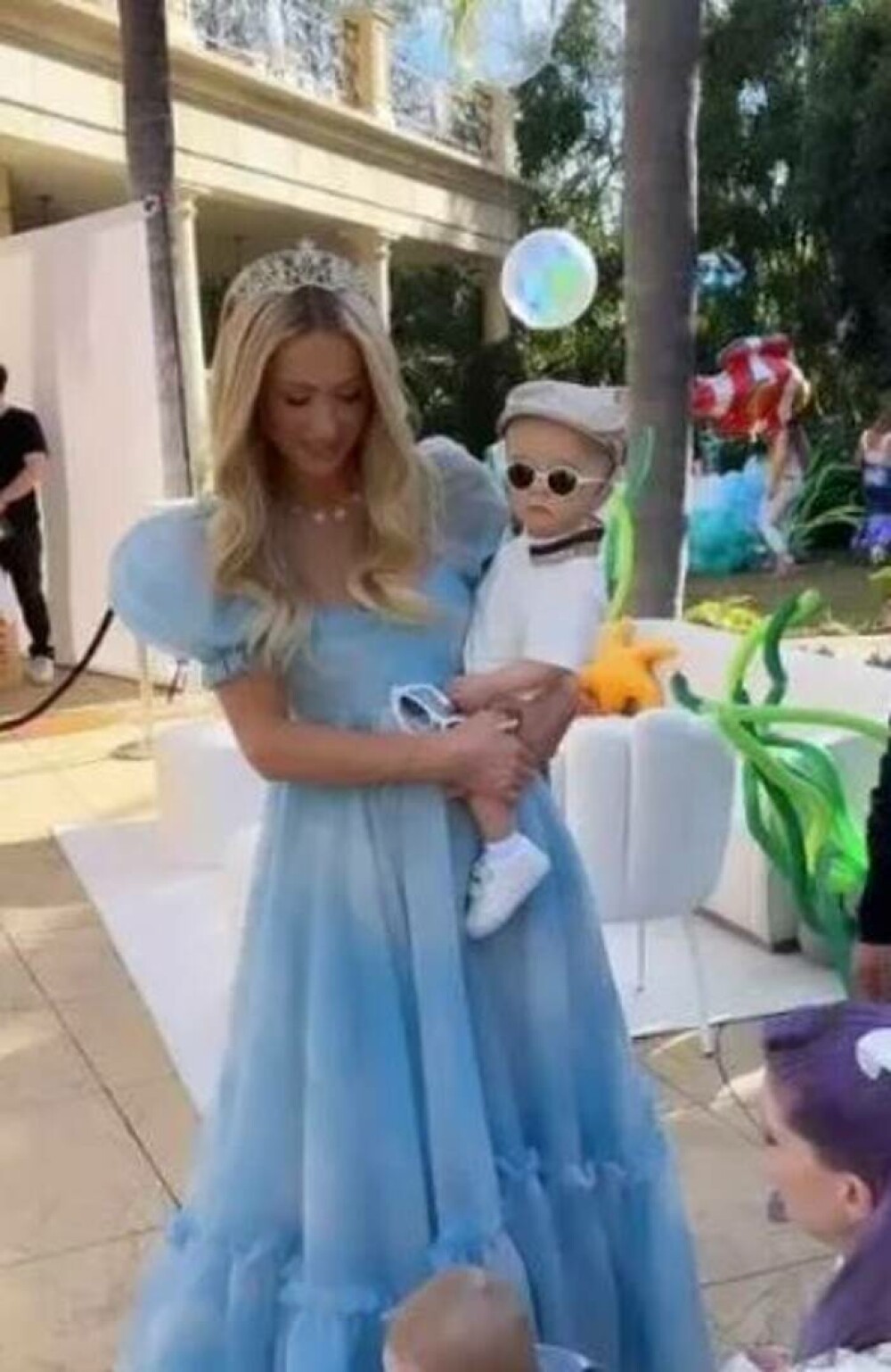 Paris Hilton, criticată pe internet după ce a postat un videoclip cu fiul ei. Ce au observat fanii în imagini. VIDEO - Imaginea 12