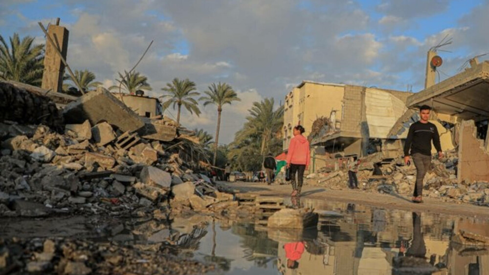 Imaginile dezastrului din Fâșia Gaza. Peisajul apocaliptic lăsat în urma bombardamentelor israeliene | GALERIE FOTO - Imaginea 33