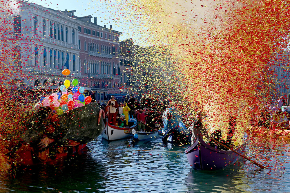Petrecăreţii din Veneţia se bucură de ultimul carnaval înainte de taxa impusă turiştilor de o zi. FOTO + VIDEO - Imaginea 2