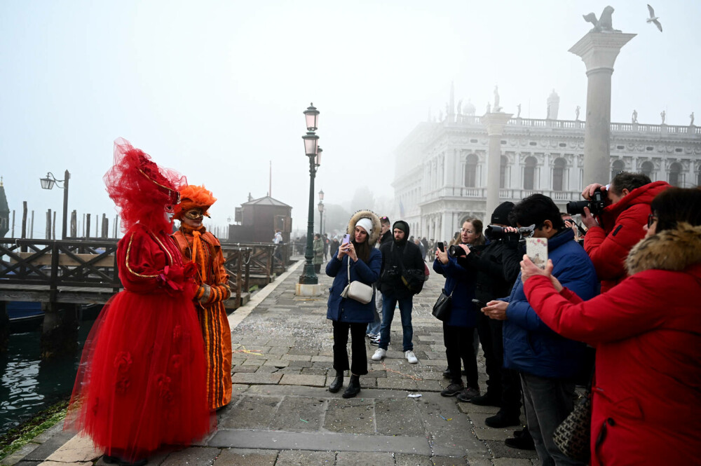 Petrecăreţii din Veneţia se bucură de ultimul carnaval înainte de taxa impusă turiştilor de o zi. FOTO + VIDEO - Imaginea 4
