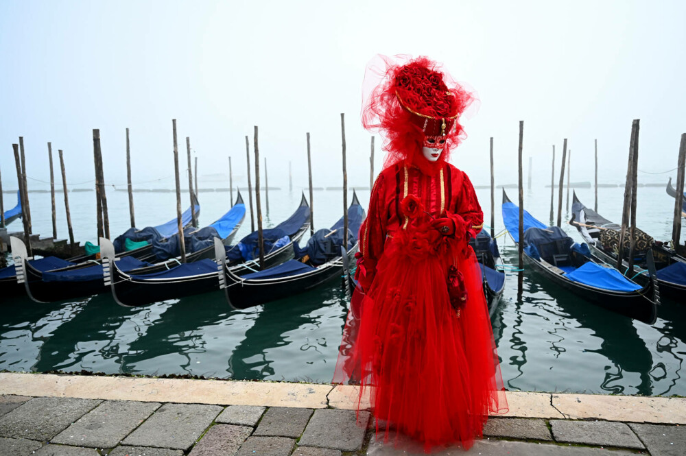 Petrecăreţii din Veneţia se bucură de ultimul carnaval înainte de taxa impusă turiştilor de o zi. FOTO + VIDEO - Imaginea 8