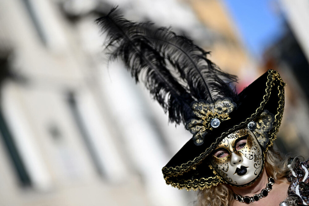 Petrecăreţii din Veneţia se bucură de ultimul carnaval înainte de taxa impusă turiştilor de o zi. FOTO + VIDEO - Imaginea 9