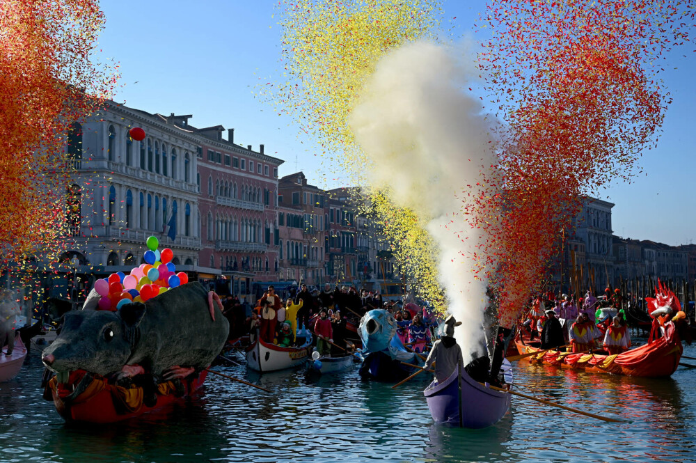 Petrecăreţii din Veneţia se bucură de ultimul carnaval înainte de taxa impusă turiştilor de o zi. FOTO + VIDEO - Imaginea 12