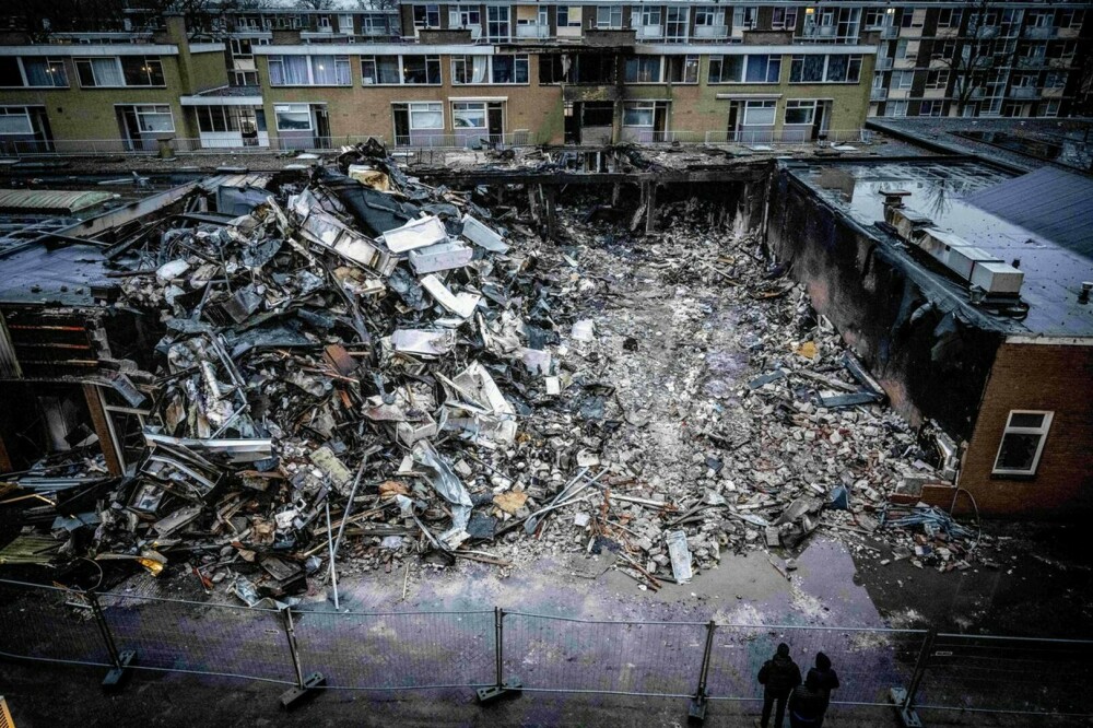 „Este un mare dezastru”. Doi răniţi şi trei dispăruţi în Olanda, în urma exploziei unei maşini într-un garaj subteran | FOTO - Imaginea 3