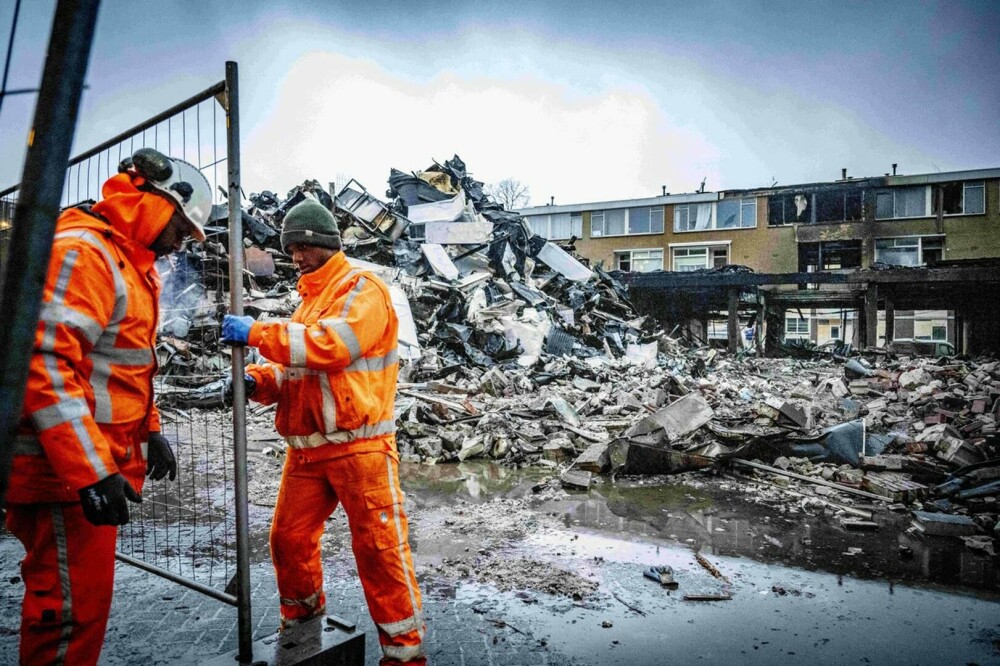„Este un mare dezastru”. Doi răniţi şi trei dispăruţi în Olanda, în urma exploziei unei maşini într-un garaj subteran | FOTO - Imaginea 6