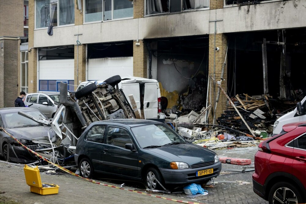 „Este un mare dezastru”. Doi răniţi şi trei dispăruţi în Olanda, în urma exploziei unei maşini într-un garaj subteran | FOTO - Imaginea 7