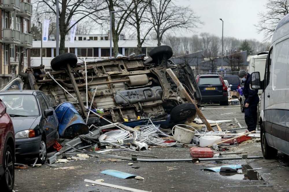 „Este un mare dezastru”. Doi răniţi şi trei dispăruţi în Olanda, în urma exploziei unei maşini într-un garaj subteran | FOTO - Imaginea 8