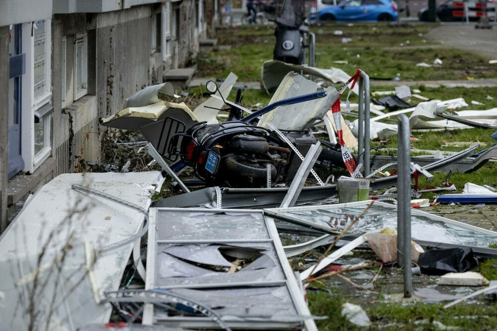 „Este un mare dezastru”. Doi răniţi şi trei dispăruţi în Olanda, în urma exploziei unei maşini într-un garaj subteran | FOTO - Imaginea 9