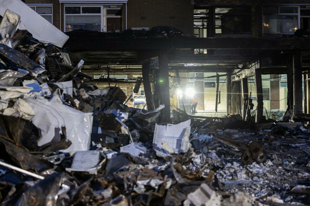 „Este un mare dezastru”. Doi răniţi şi trei dispăruţi în Olanda, în urma exploziei unei maşini într-un garaj subteran | FOTO - Imaginea 12