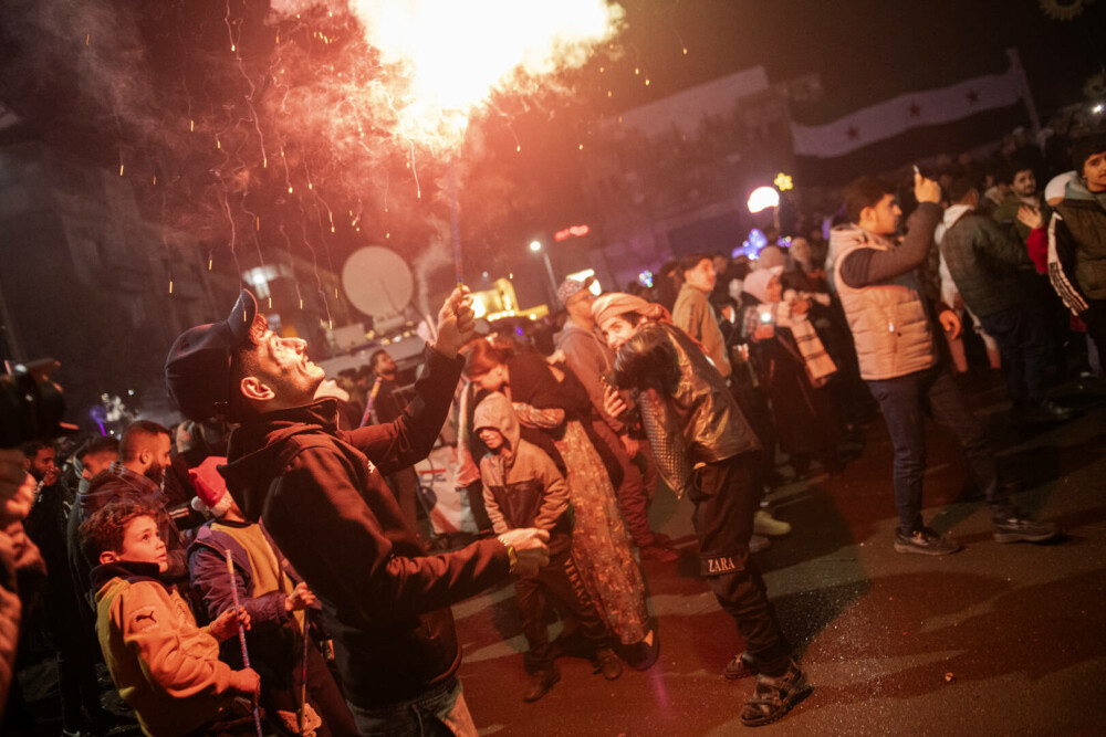 Cum a sărbătorit lumea trecerea în Anul Nou. 2025, întâmpinat cu focuri de artificii și spectacole cu drone - Imaginea 2