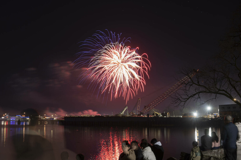 Cum a sărbătorit lumea trecerea în Anul Nou. 2025, întâmpinat cu focuri de artificii și spectacole cu drone - Imaginea 4