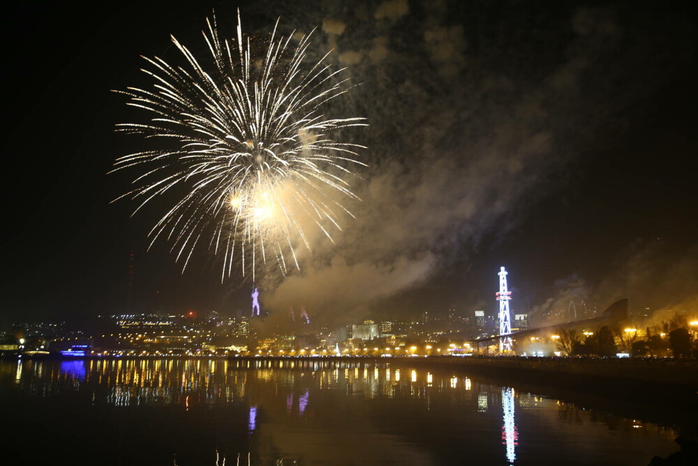 Cum a sărbătorit lumea trecerea în Anul Nou. 2025, întâmpinat cu focuri de artificii și spectacole cu drone - Imaginea 6