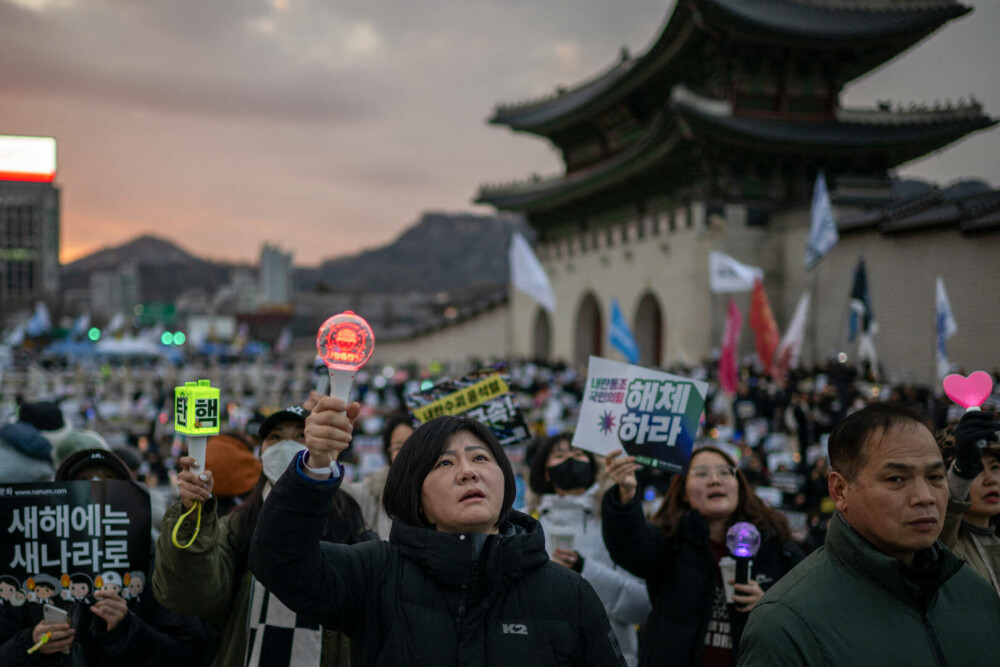 Noi manifestaţii pro şi contra arestării preşedintelui demis sud-coreen Yoon Suk Yeol. FOTO - Imaginea 1