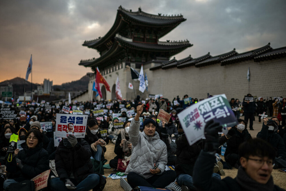 Noi manifestaţii pro şi contra arestării preşedintelui demis sud-coreen Yoon Suk Yeol. FOTO - Imaginea 3